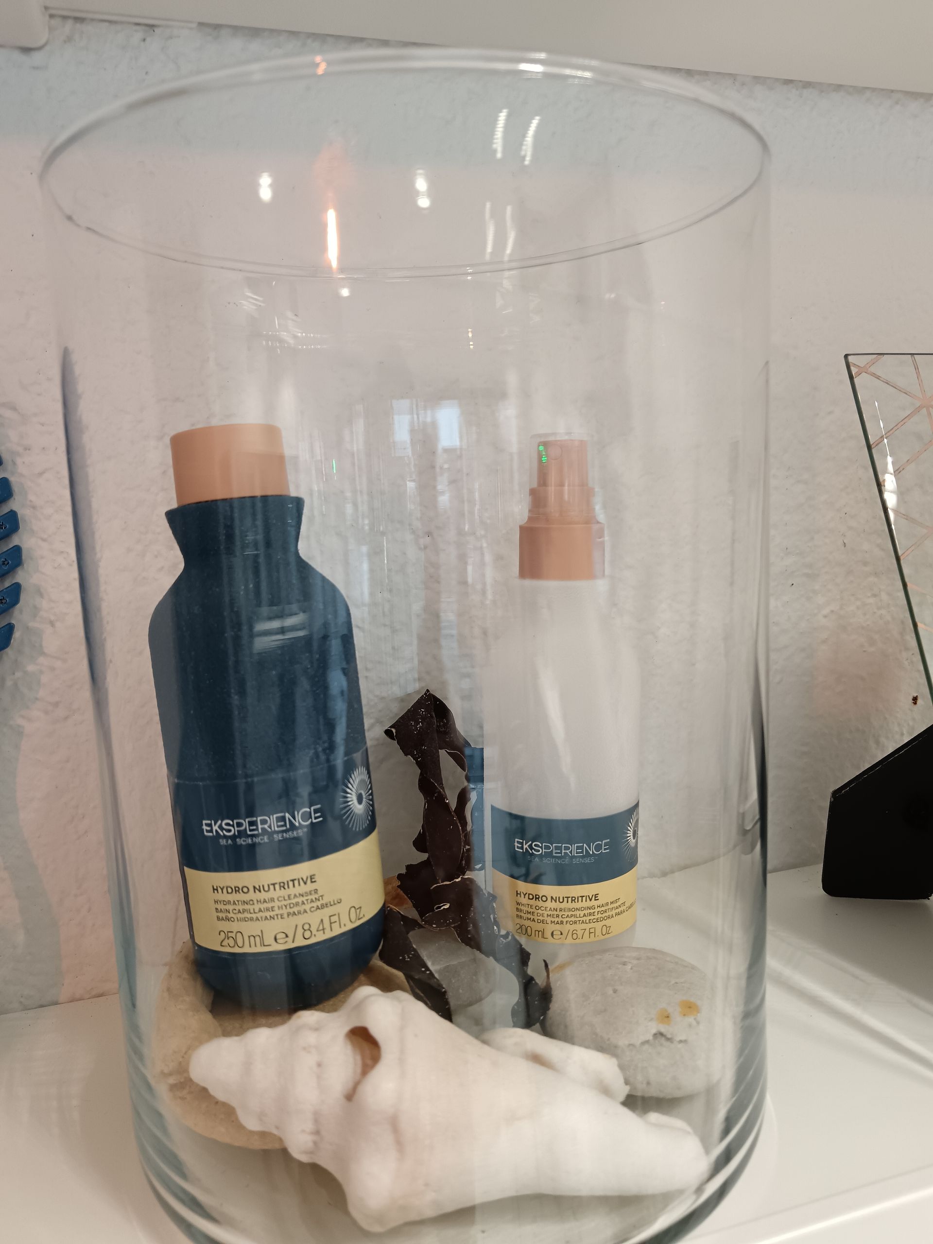 Flacons de produits capillaires pour l'été