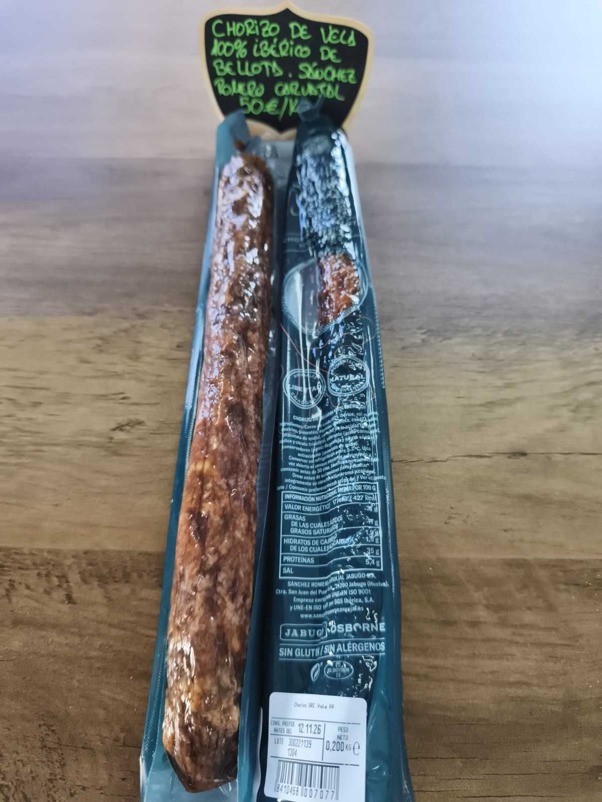 Chorizo gourmet envasado en tienda gourmet Petiscos Ib&eacute;ricos, Valdovi&ntilde;o.