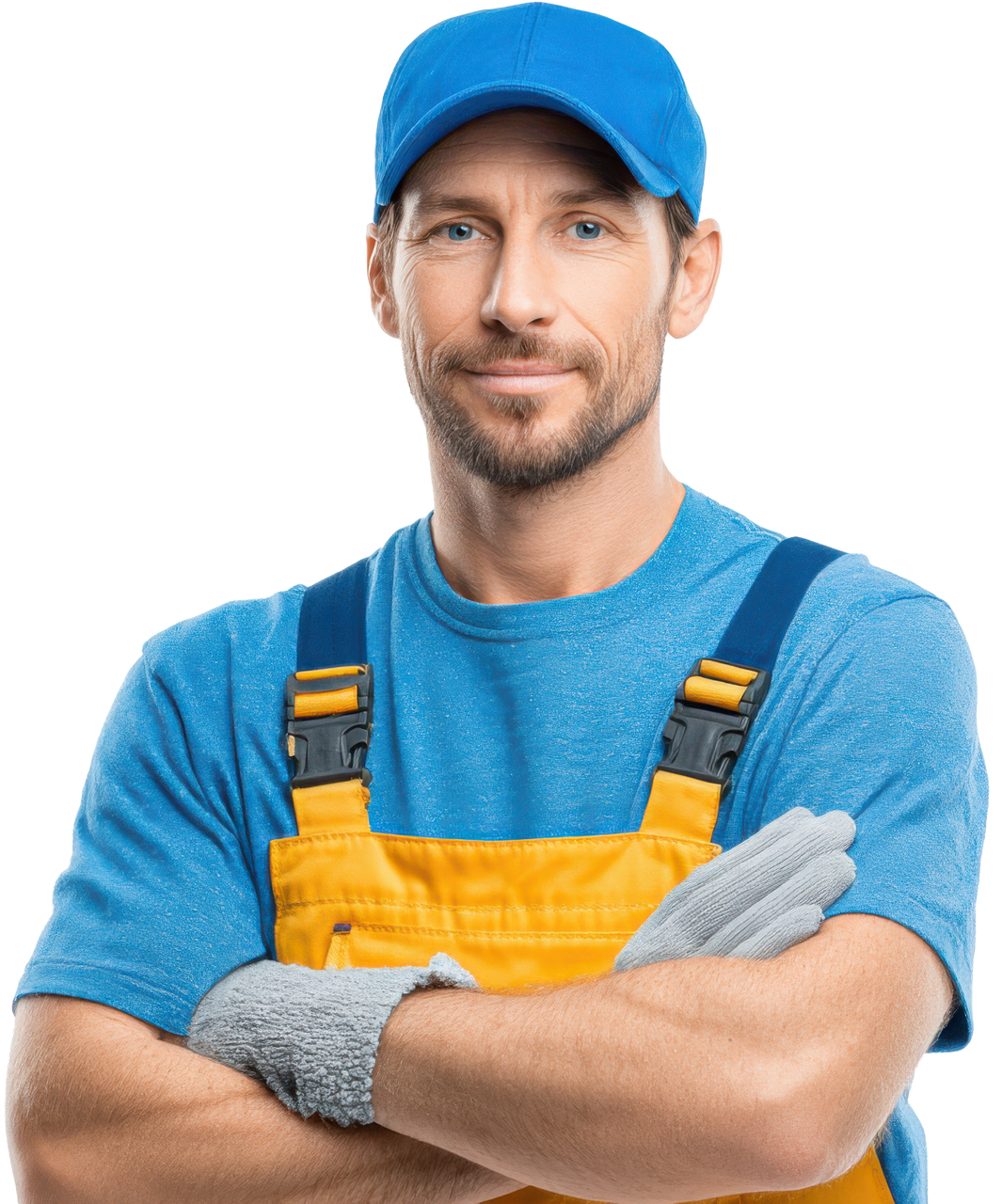 Homme en casquette bleue et salopette de travail, bras croisés, souriant.