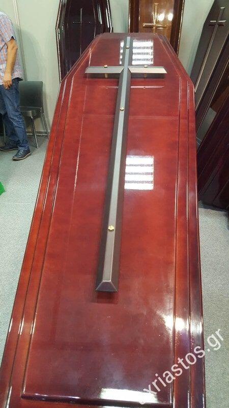 Φέρετρα - ΑΧΡΕΙΑΣΤΟΣ - Καρυώτη Μαρία