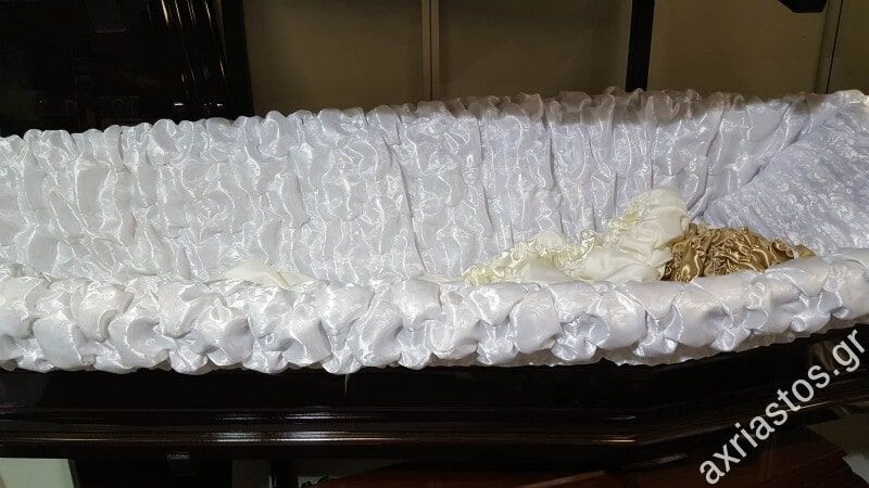 Φέρετρα - ΑΧΡΕΙΑΣΤΟΣ - Καρυώτη Μαρία