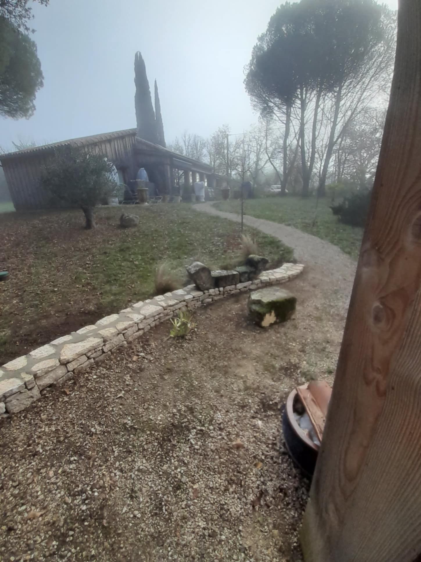 Mur de soutènement.