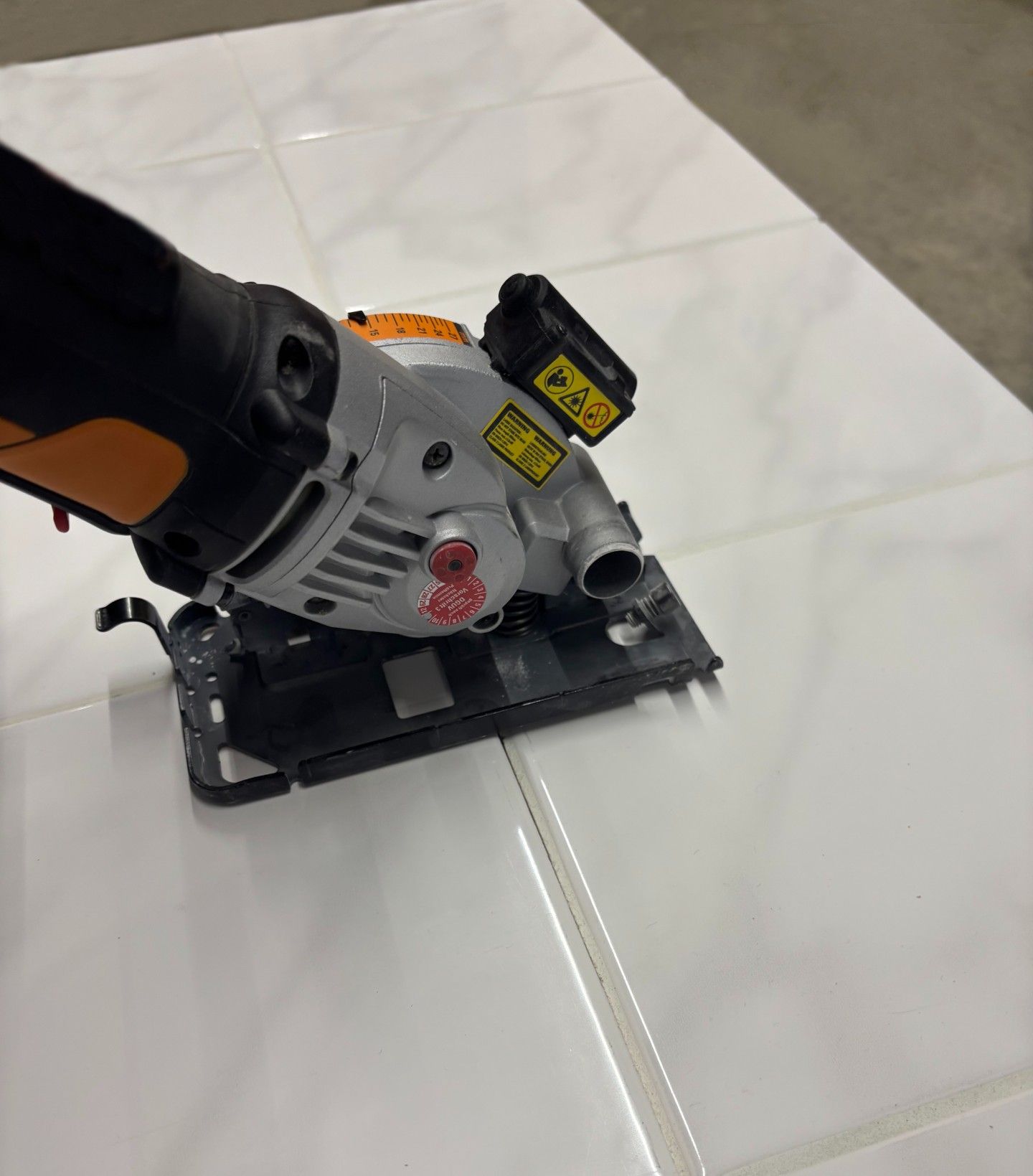 Zerstörungsfreie Fliesenentfernung - Schritt 1