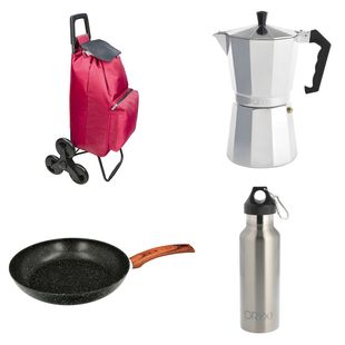 Un carrito de compras, una cafetera, una sartén y una botella de agua.