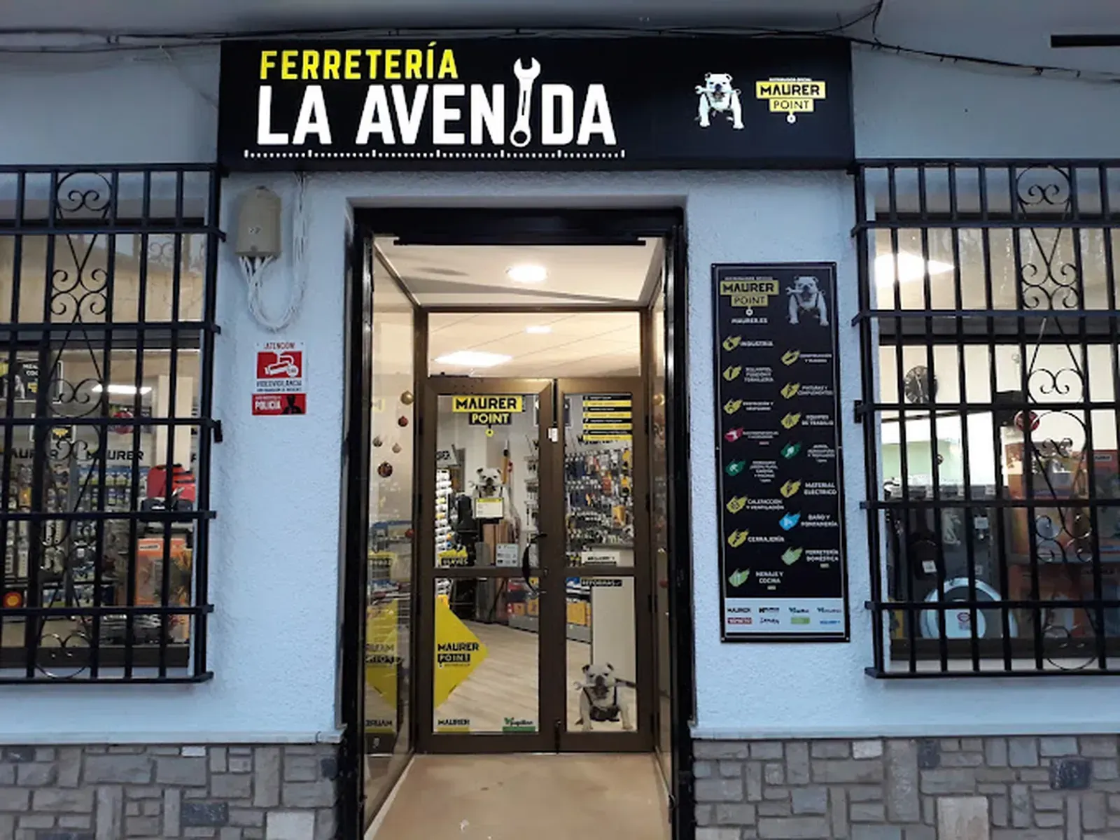 Entrada a ferretería