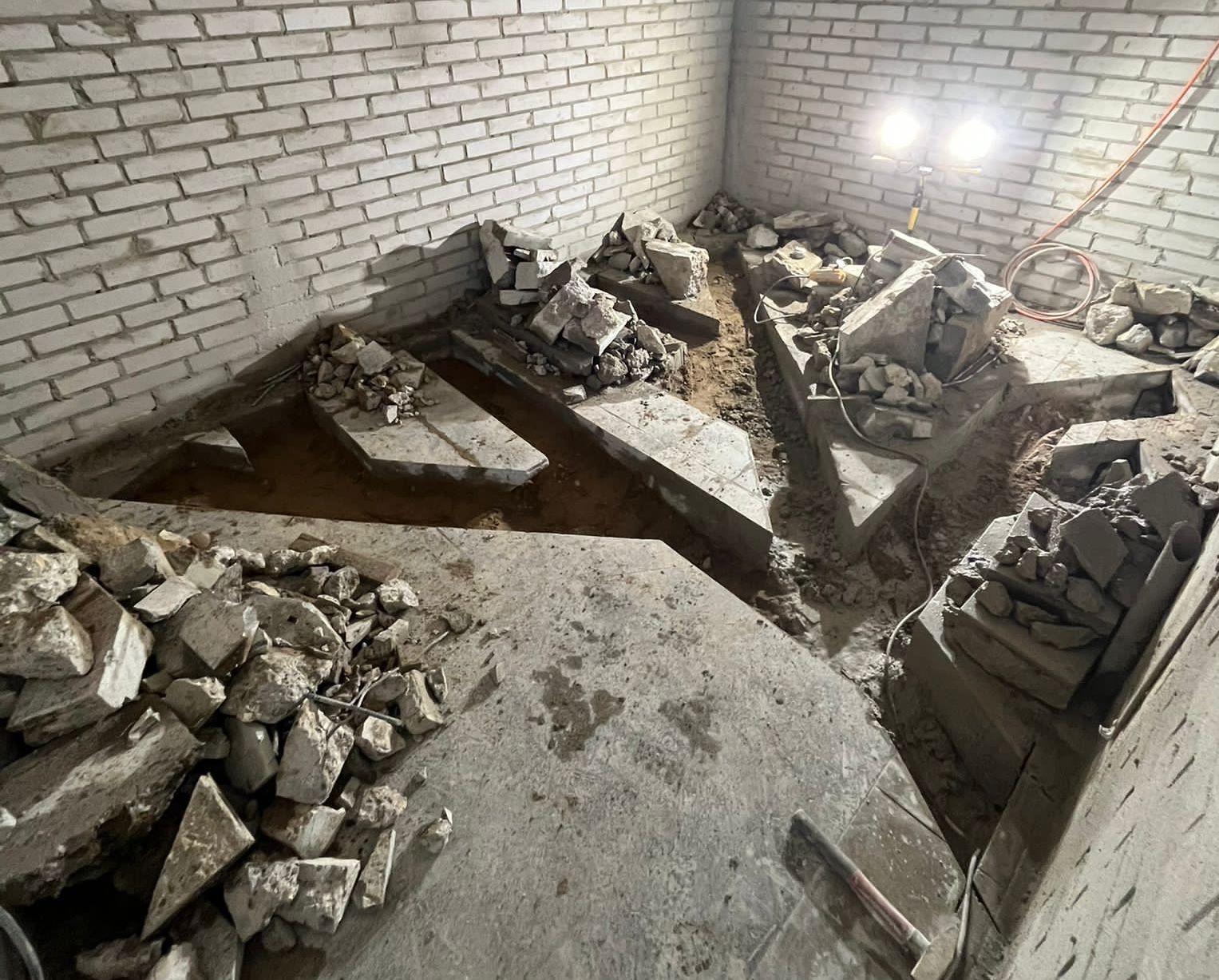 Mittatarkat timanttiporaukset ja putkien läpiviennit saneerauskohteessa Vantaalla ja Pornaisissa.