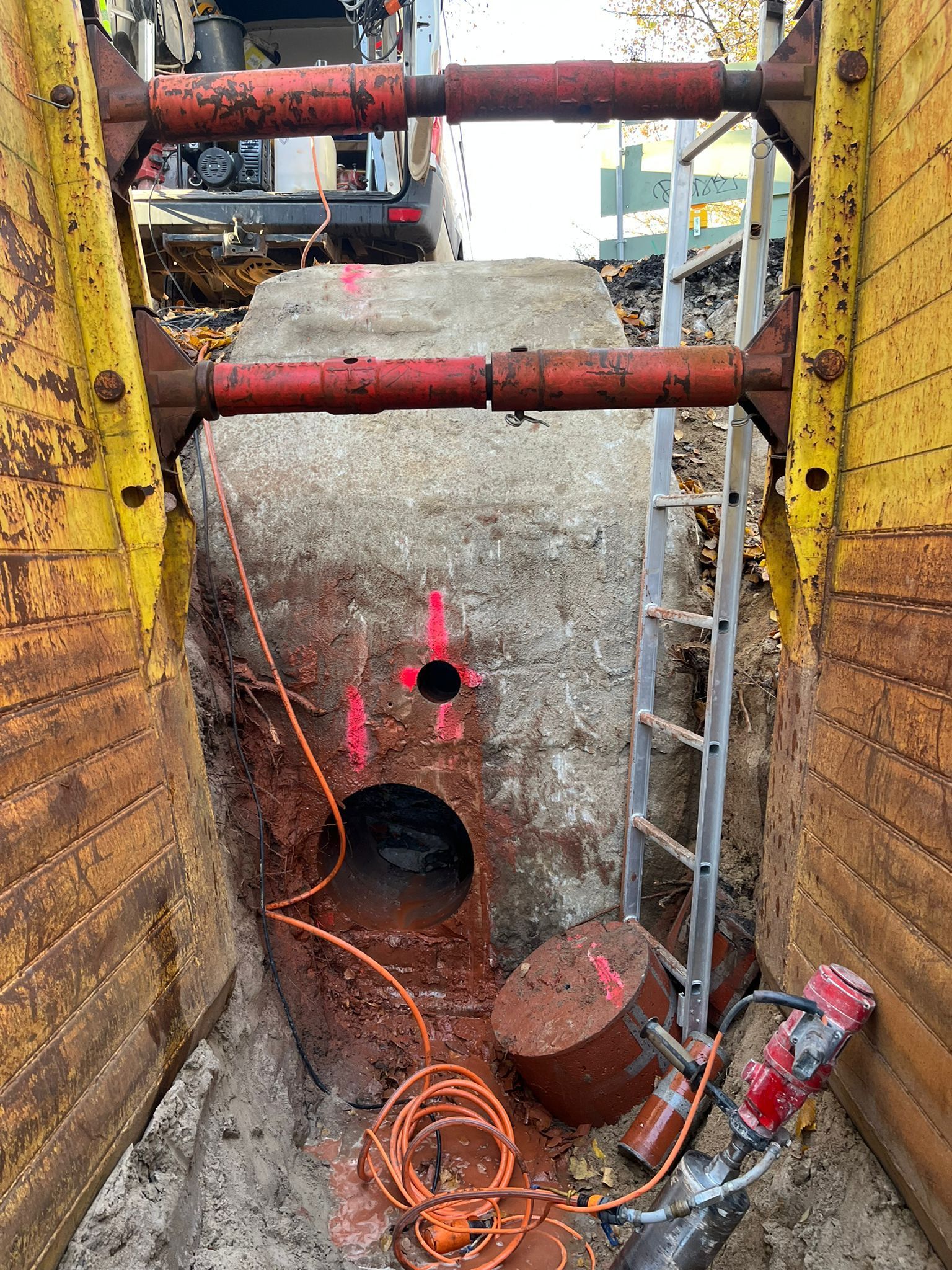 Vaativa timanttiporaus kaivannossa ja putkiläpiviennit Espoo. Ammattimainen timanttiporauspalvelu haastaviin olosuhteisiin.