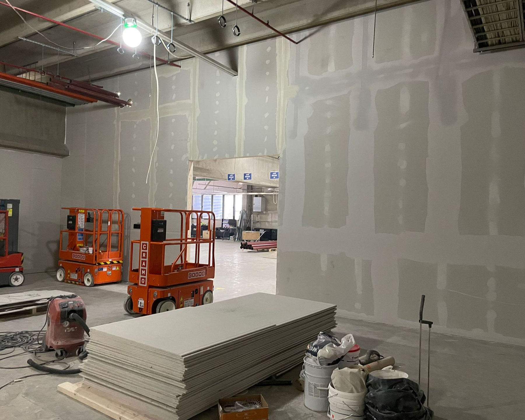 Mittatarkat timanttiporaukset ja putkien läpiviennit saneerauskohteessa Vantaalla ja Pornaisissa.