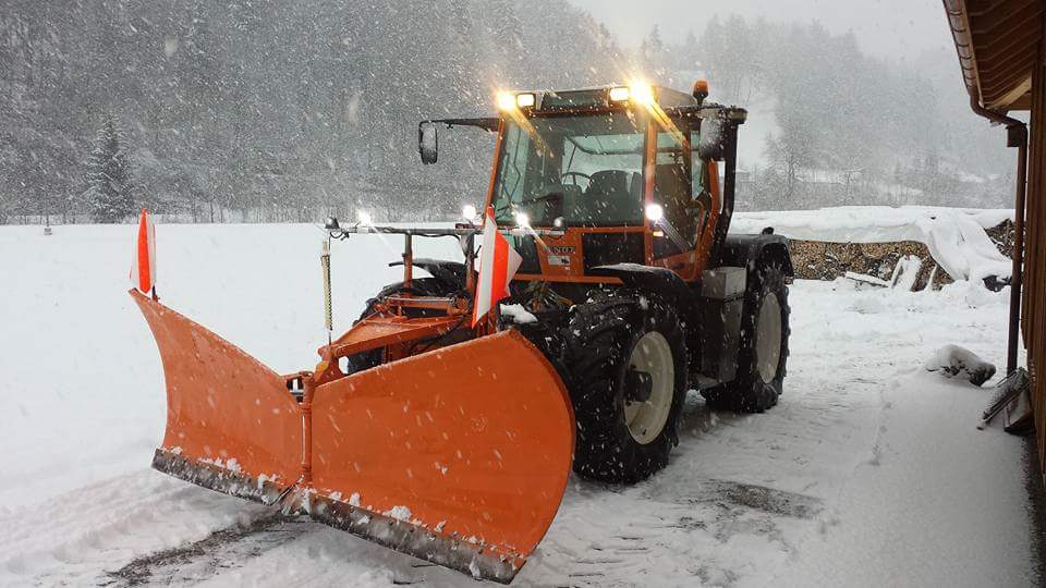 Eigene Traktoren 3 - Land-und Forstmaschinen Marcel Hotz - Bauma