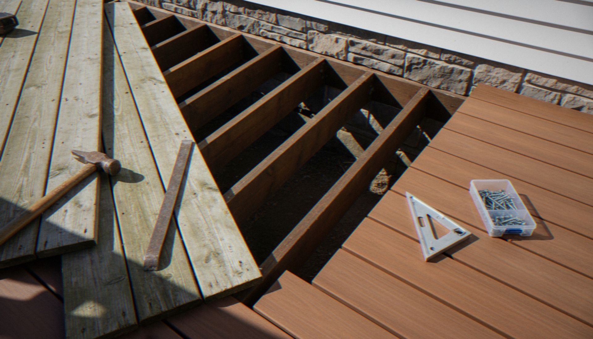 Terrasse partiellement construite, avec des solives apparentes et des outils posés sur des planches de bois marron et blanches