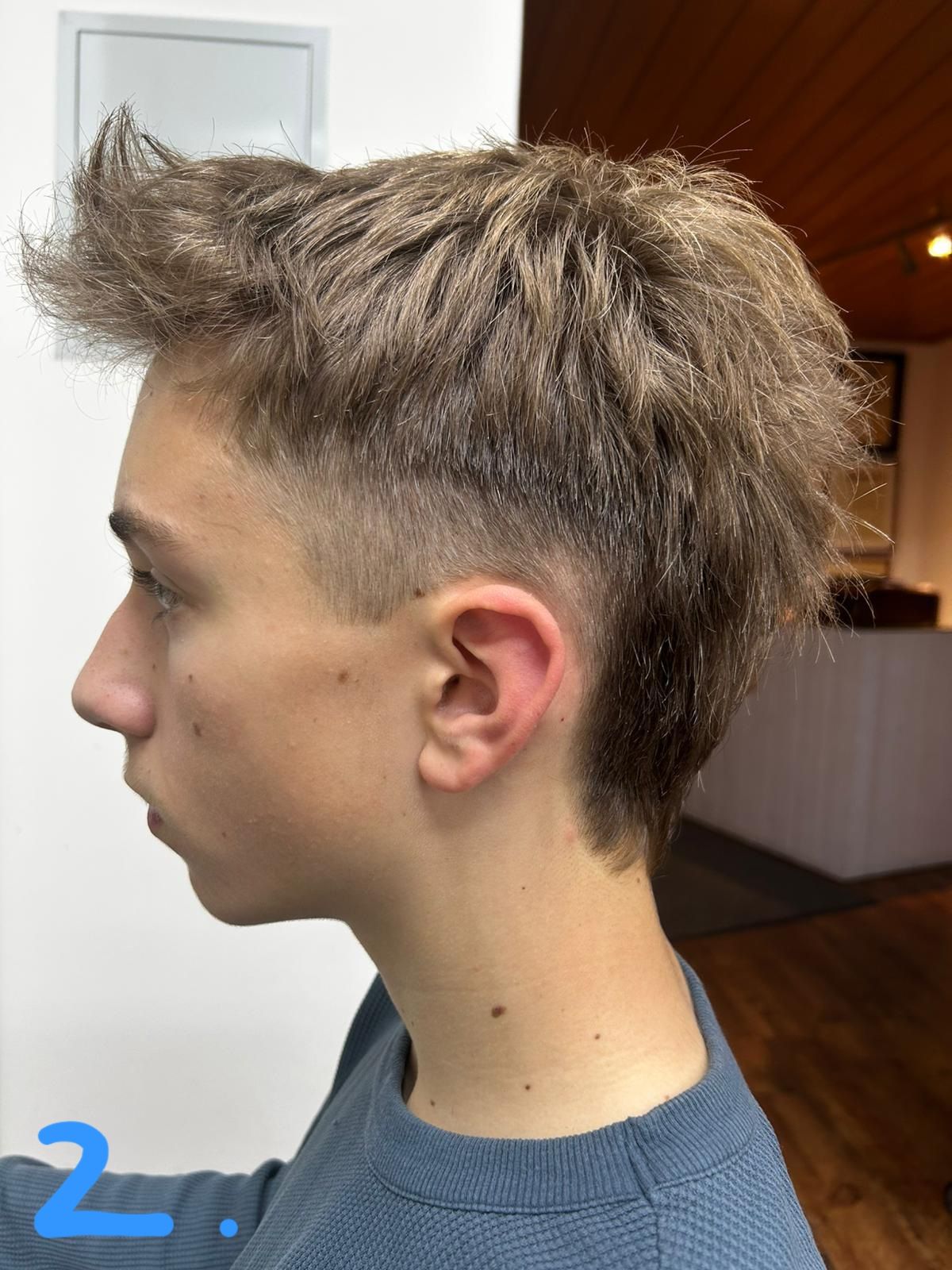 Strähnentechnik für blondes Haar mit natürlichem Farbverlauf