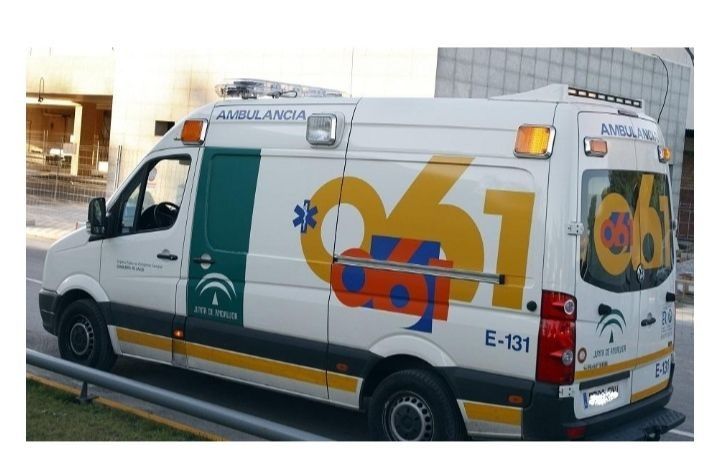 Una ambulancia con el número 261