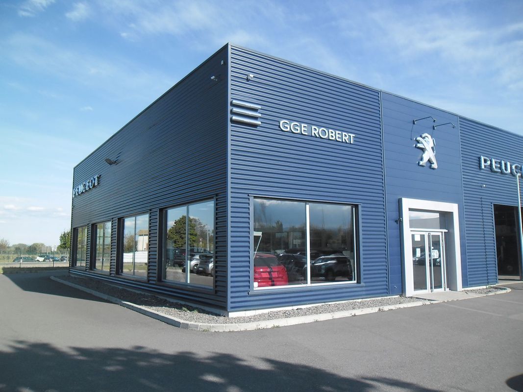 Coin extérieur du Garage Robert Peugeot.