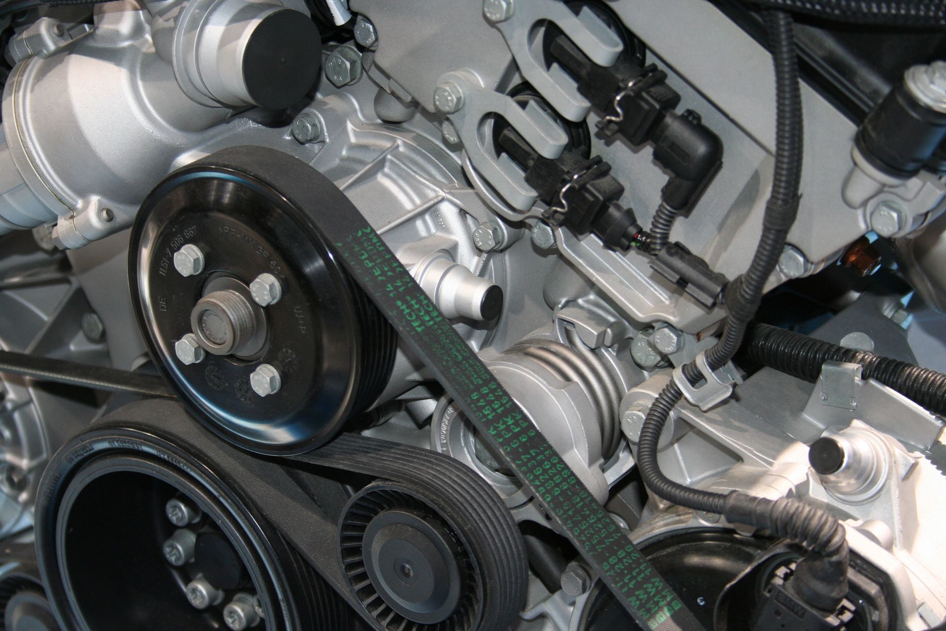 Courroie de distribution dans un moteur.