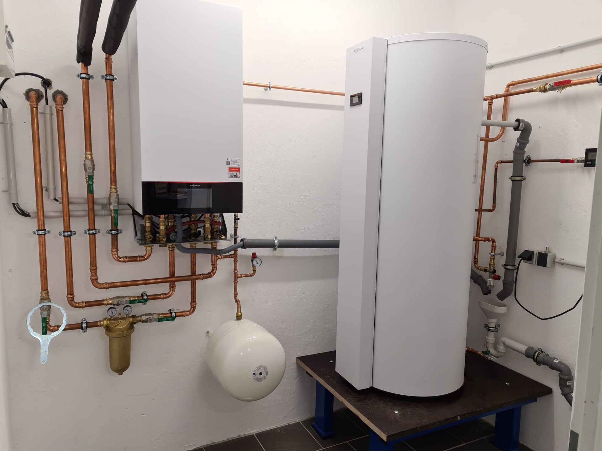 Un cumulus et une chaudière