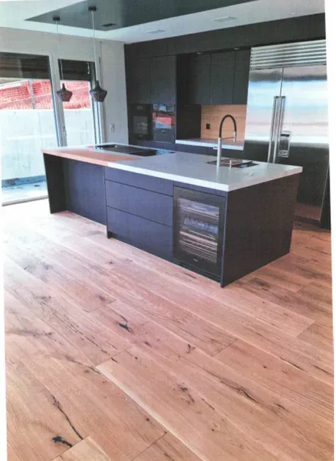 Laminatboden in Küche verlegt durch Parkett Glauser GmbH
