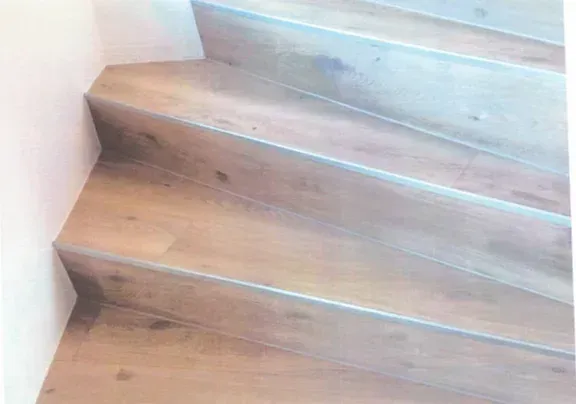 Laminatboden auf Treppe verlegt durch Parkett Glauser GmbH
