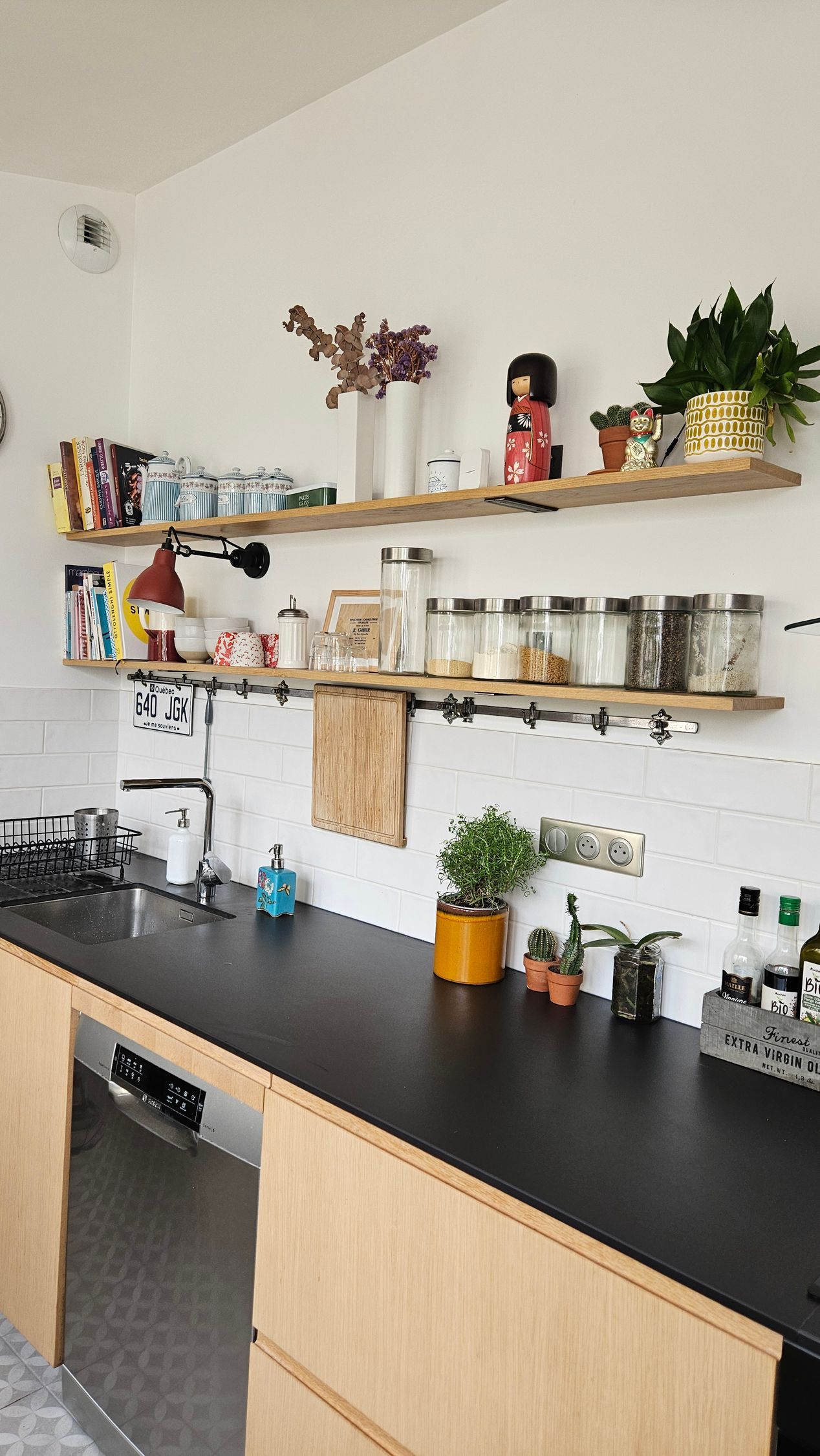 Cuisine avec plan de travail en bois