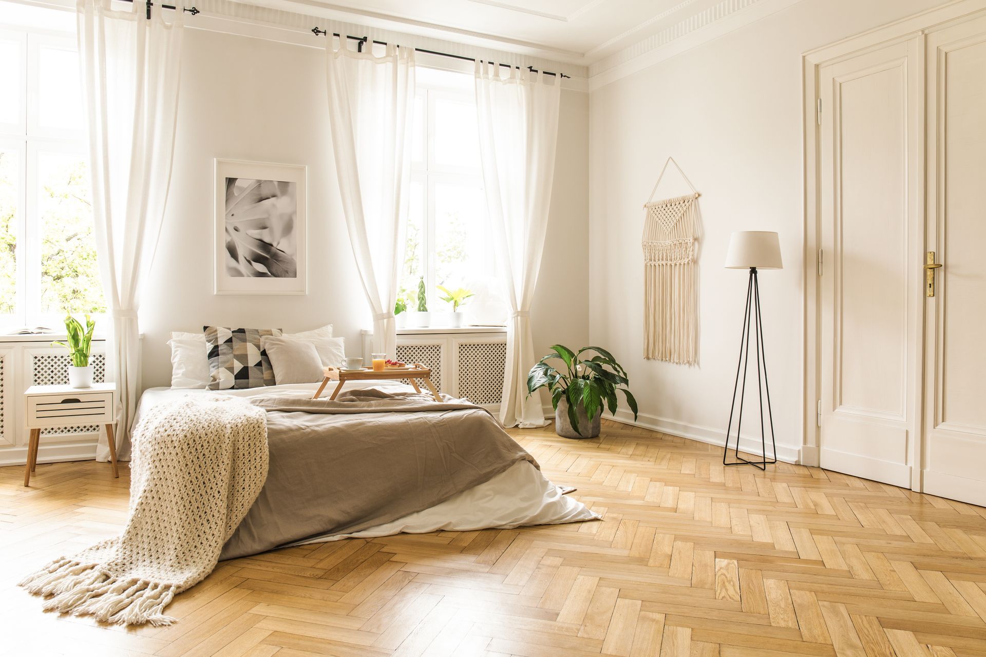 Chambre avec du parquet en bois