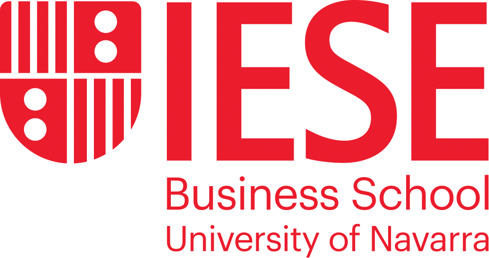 Logotipo rojo del IESE Business School, incluyendo el emblema y el texto “IESE Business School Universidad de Navarra”.