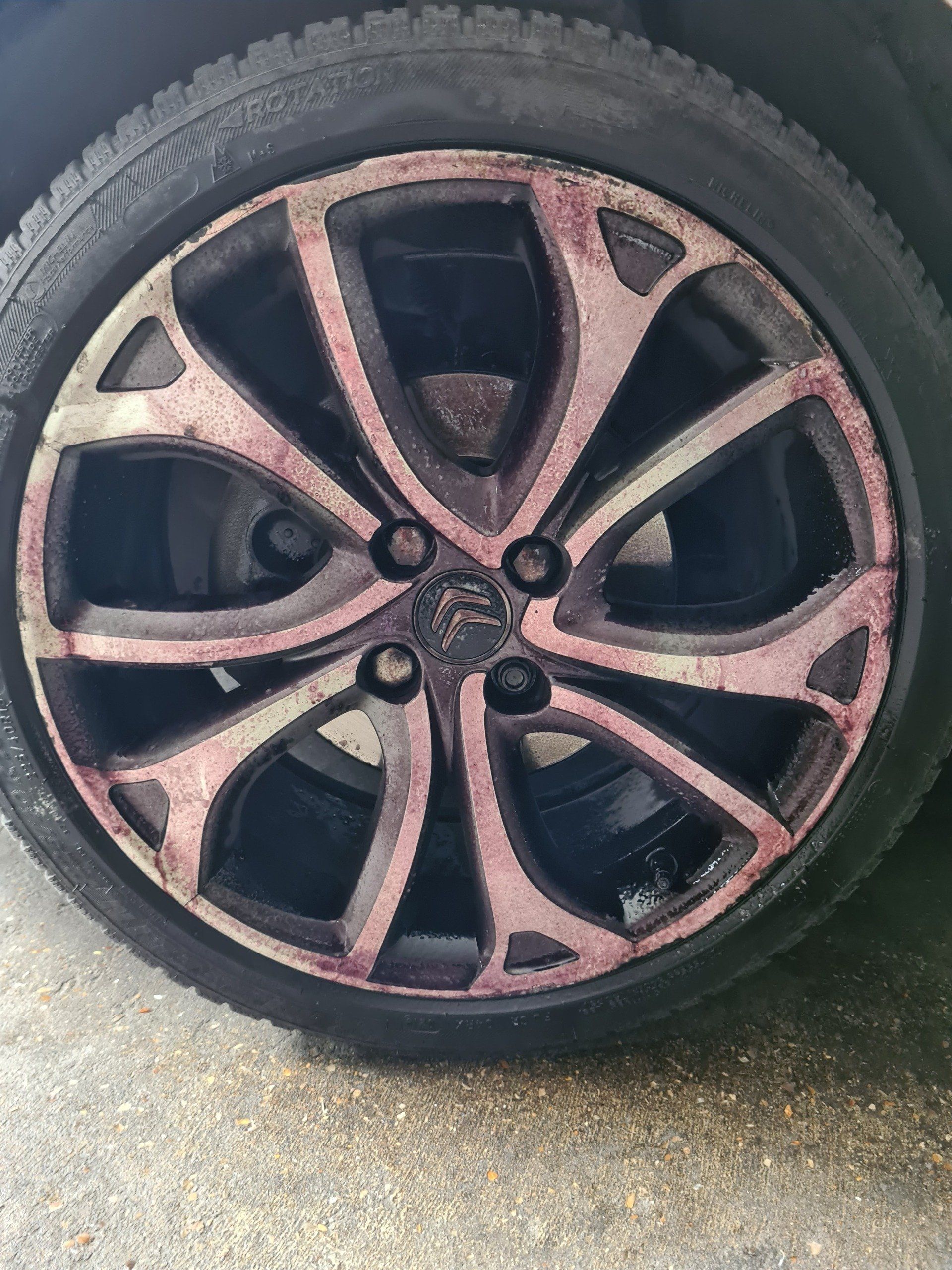 Photo d'une jante Citroën sale