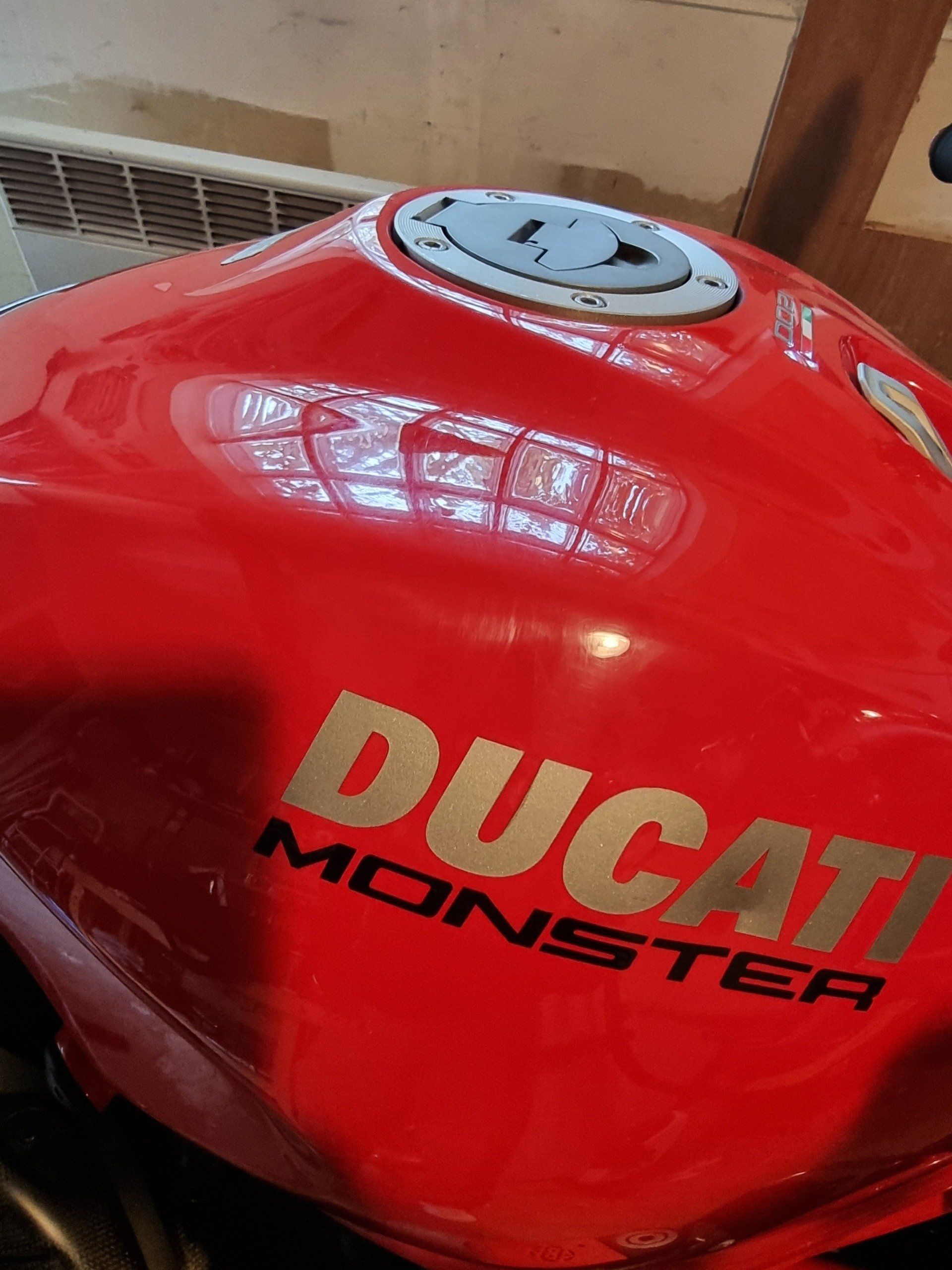 Détail de moto nettoyée par Dapper Custom's