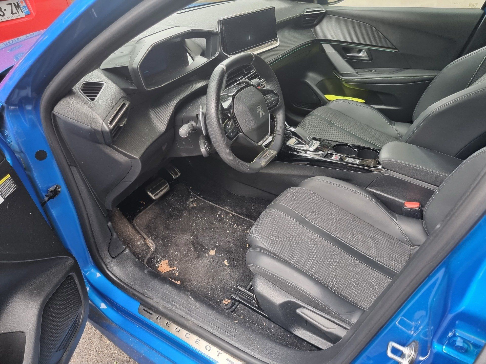 Intérieur de voiture sale