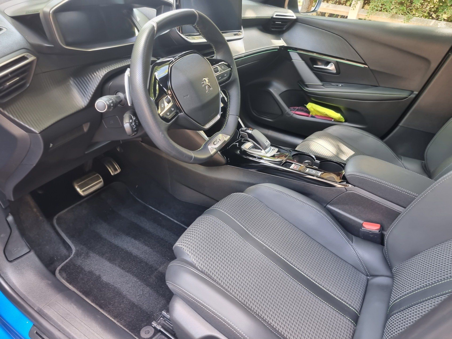 Intérieur de voiture suite au nettoyage par Dapper Custom's