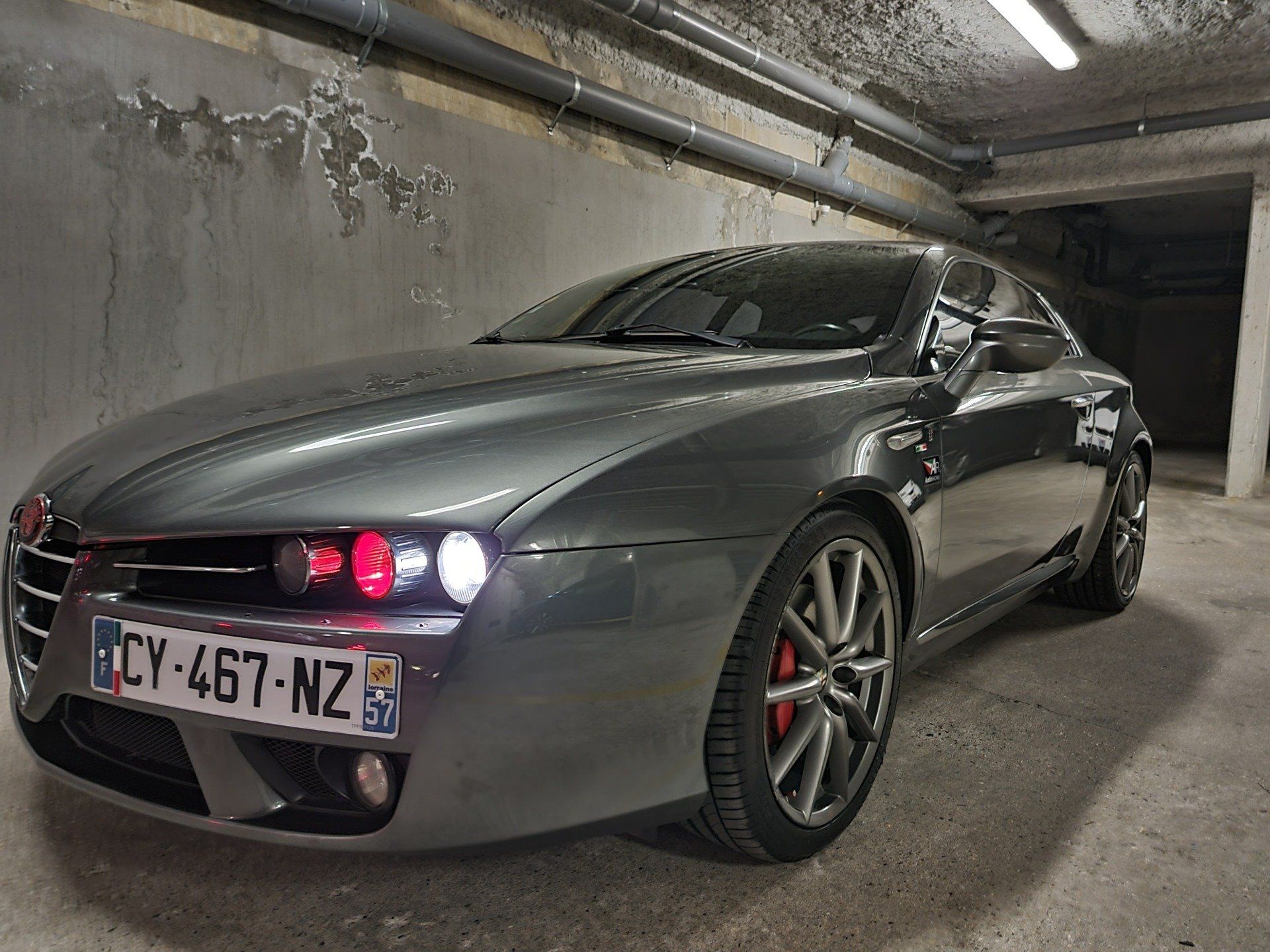 Extérieur de voiture grise après l'intervention de Dapper Custom's