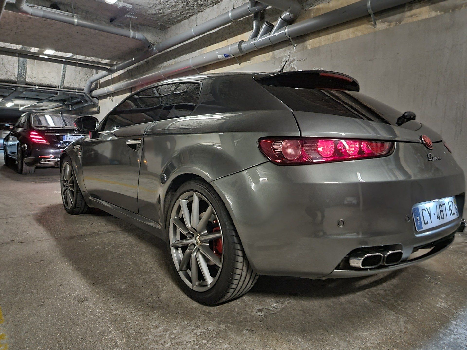 Extérieur de voiture grise avant l'intervention de Dapper Custom's