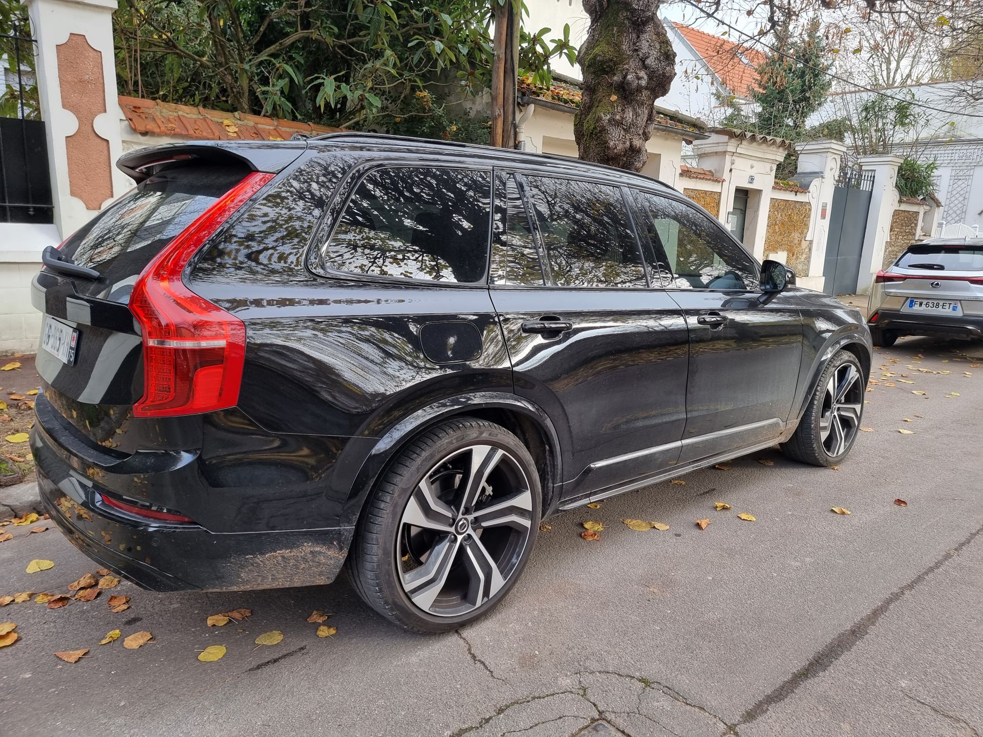 Extérieur de voiture avant l'intervention de Dapper Custom's