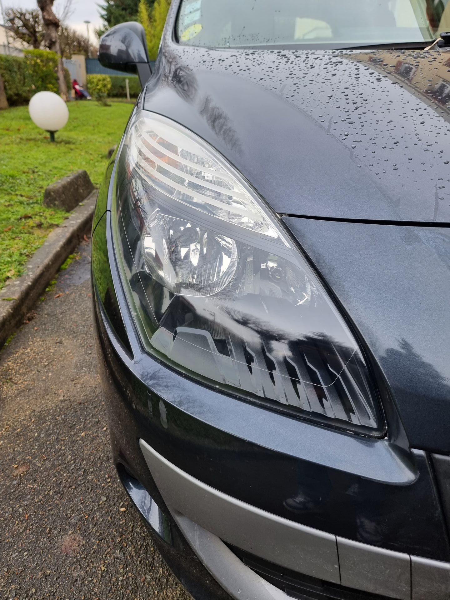 Feu de voiture après la prestation de dapper custom's