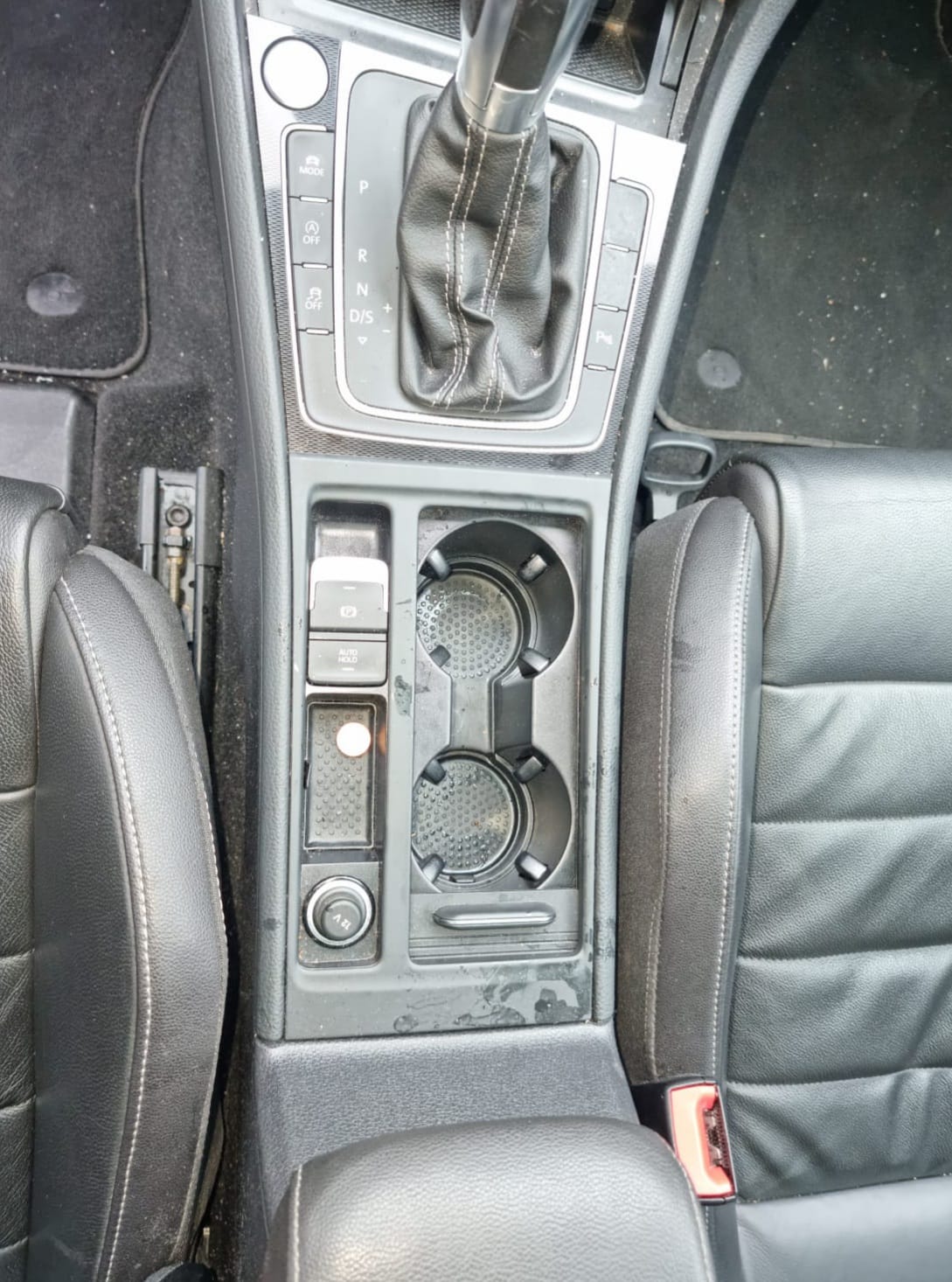 Détail du tableau de bord après nettoyage par Dapper Custom's