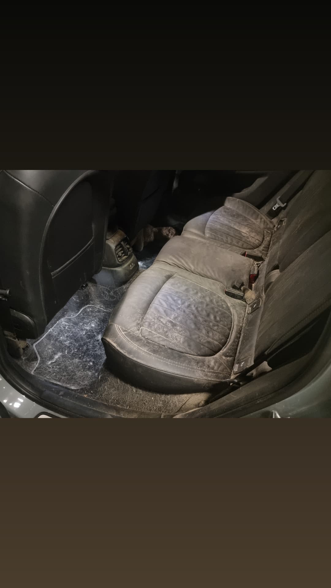 Intérieur d'une voiture avant l'intervention de Dapper Custom's