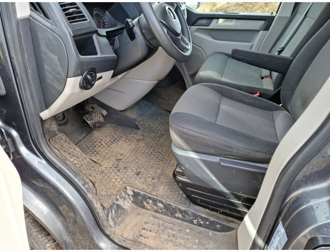 intérieur de voiture très sale