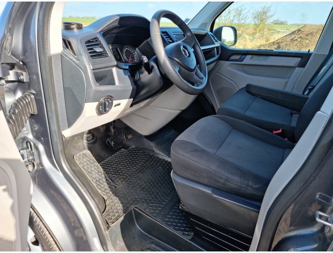 intérieur de voiture bien nettoyé par Dapper Custom's