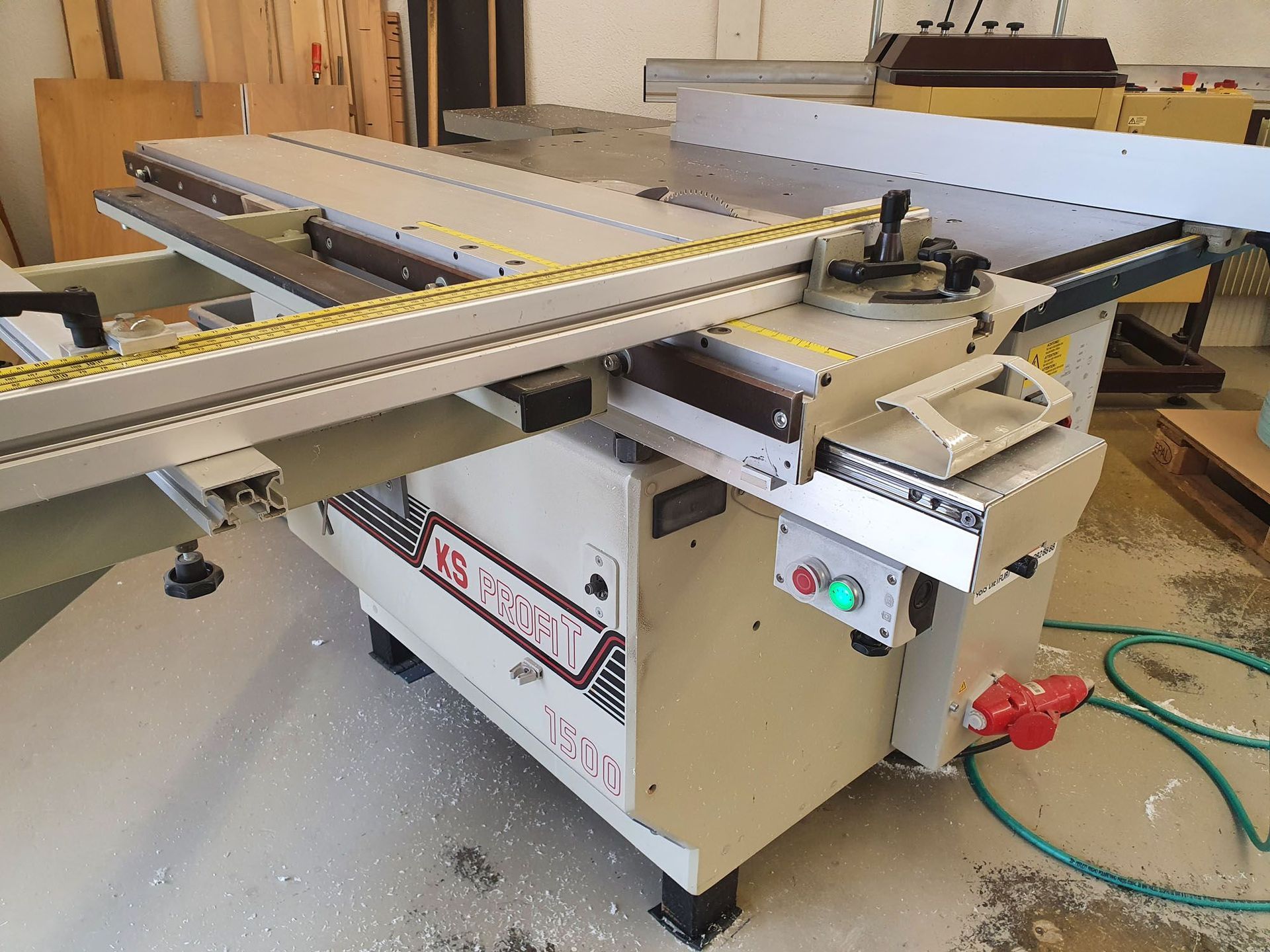 Kreissäge - GB Plex AG – Kunststoffverarbeitung – Oberwil – Region Basel