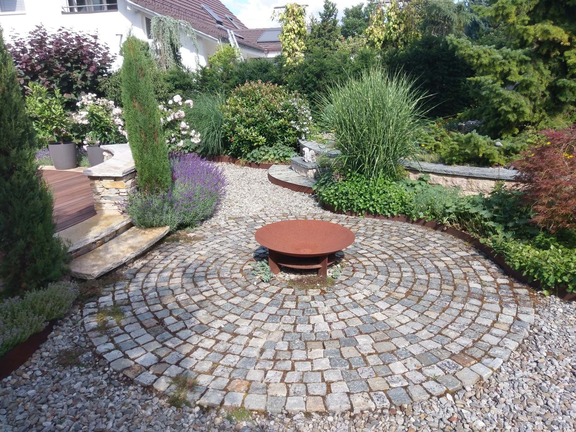 Gartenbau - Pflästerungen - Madano in Laufen