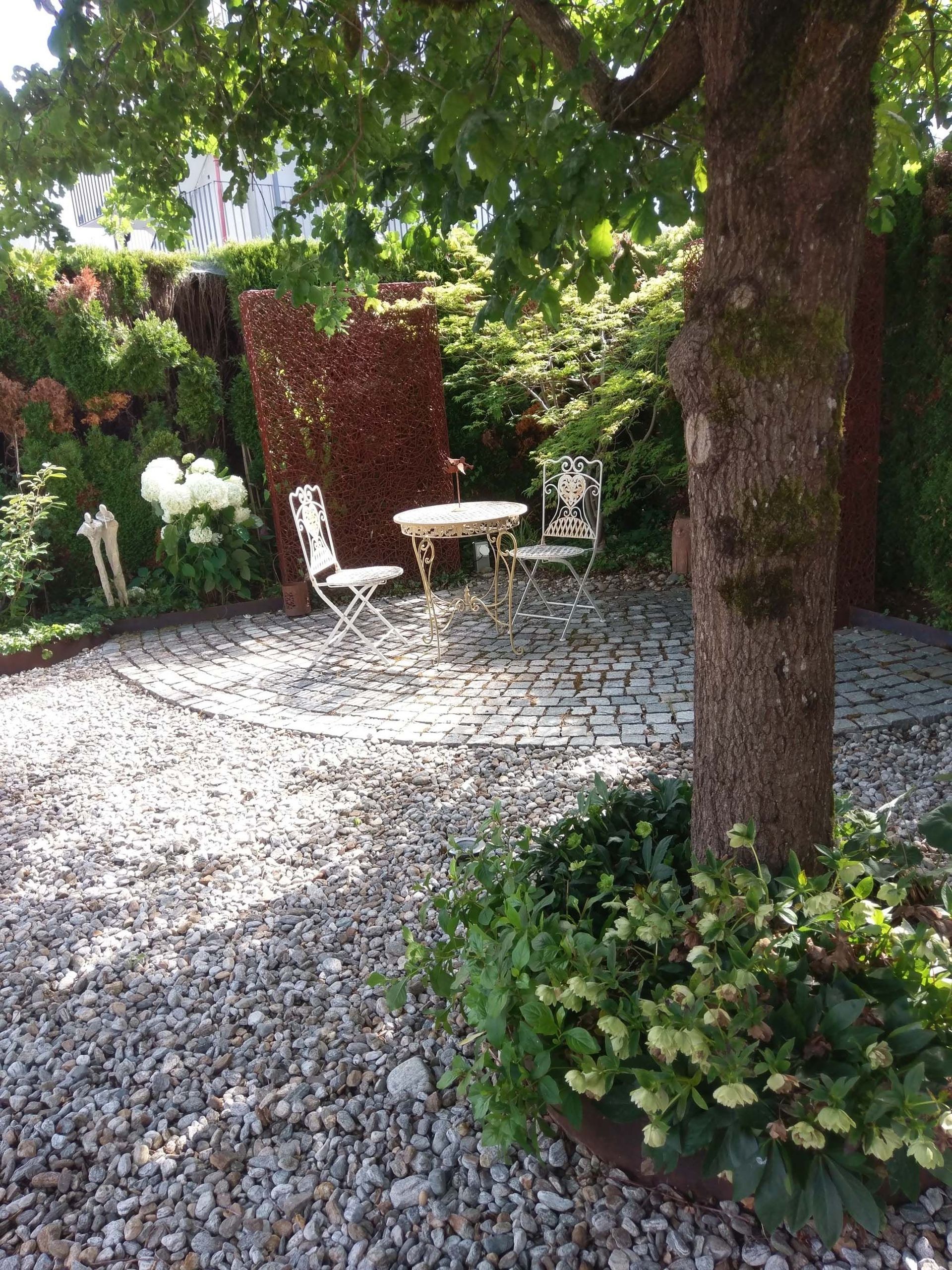 Gartenbau - Pflästerungen - Madano in Laufen