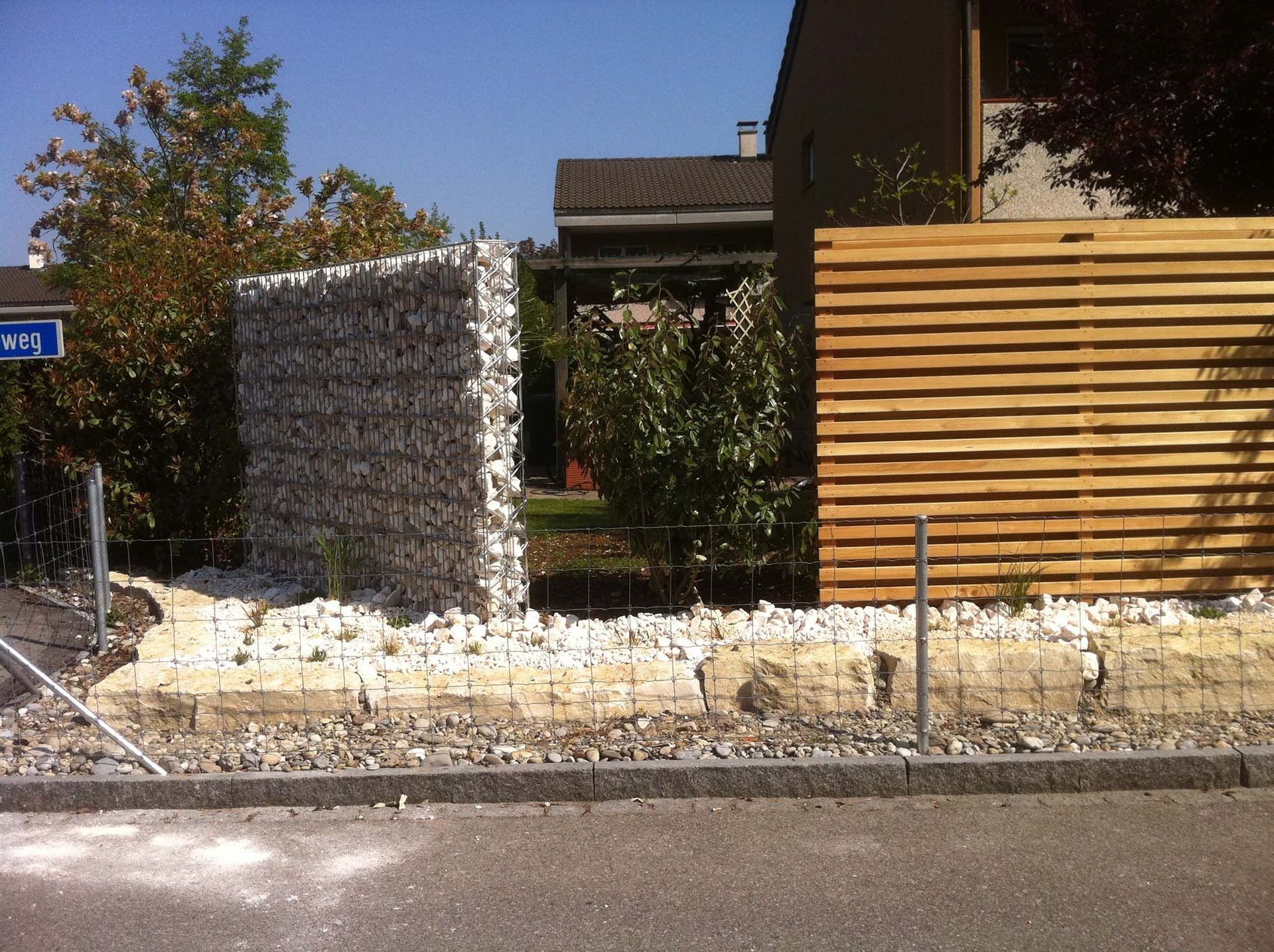 Gartenbau - Sichtschutz Stein und Metall - Madano in Laufen