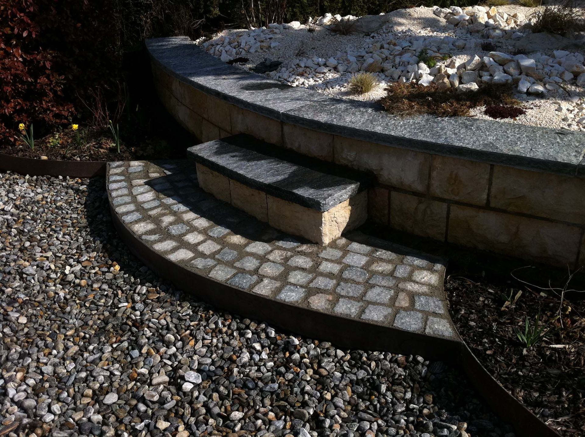 Gartenbau - Pflästerungen - Madano in Laufen