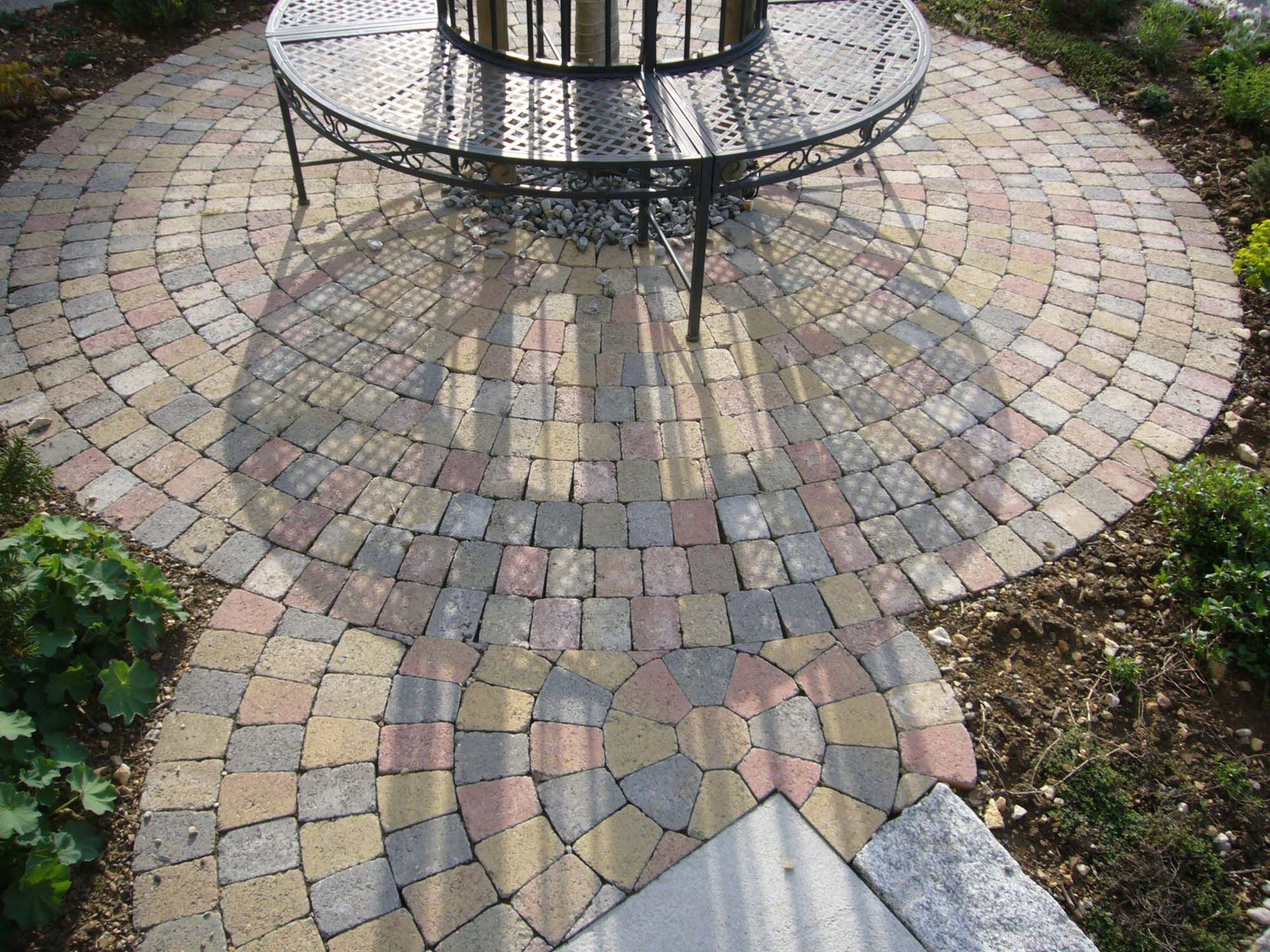 Gartenbau - Pflästerungen - Madano in Laufen