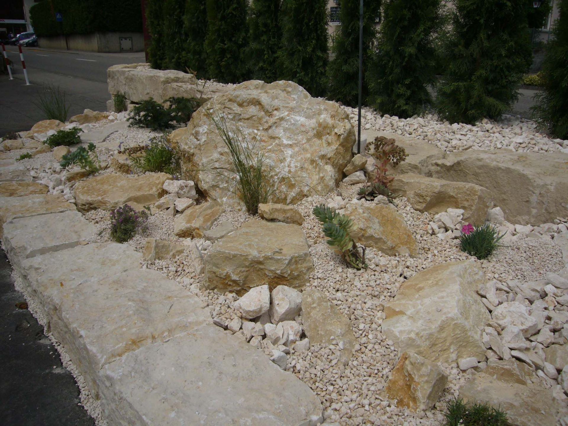 Gartenbau - Abschlüsse Stein - Madano in Laufen