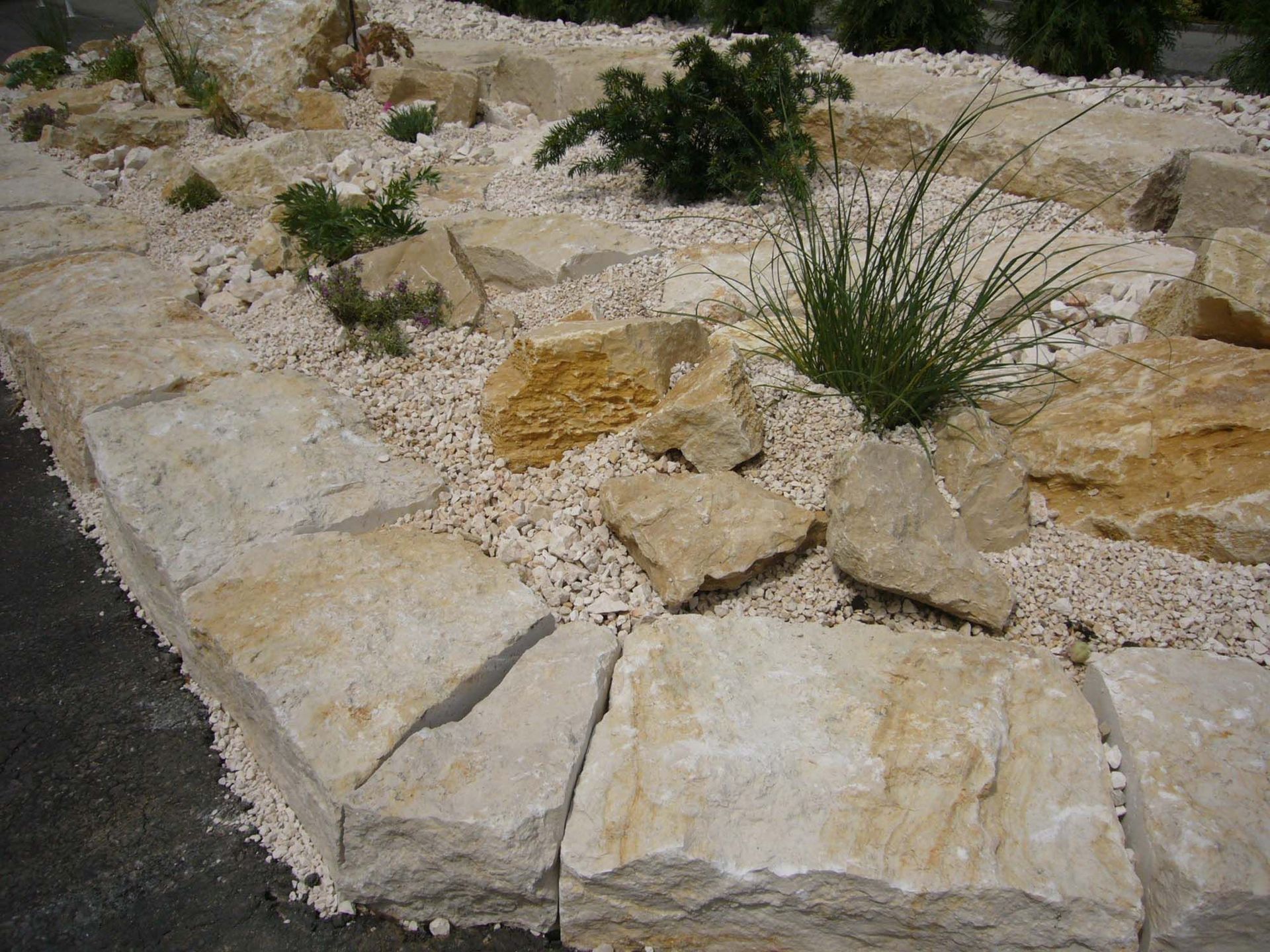 Gartenbau - Abschlüsse Stein - Madano in Laufen