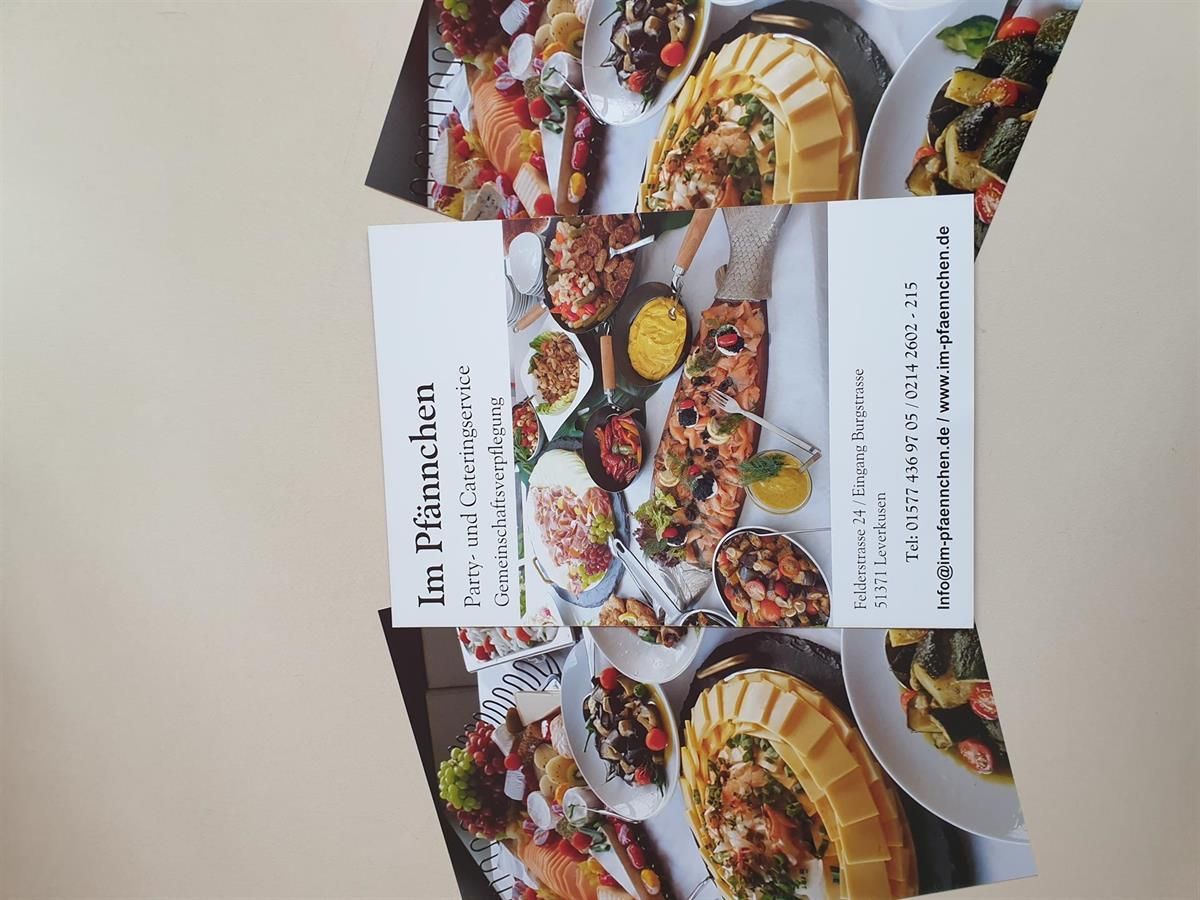 Eine Karte mit einem Bild von Essen darauf