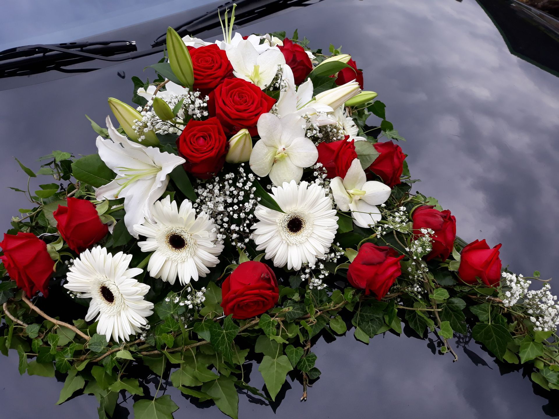Décoration florale capot voiture