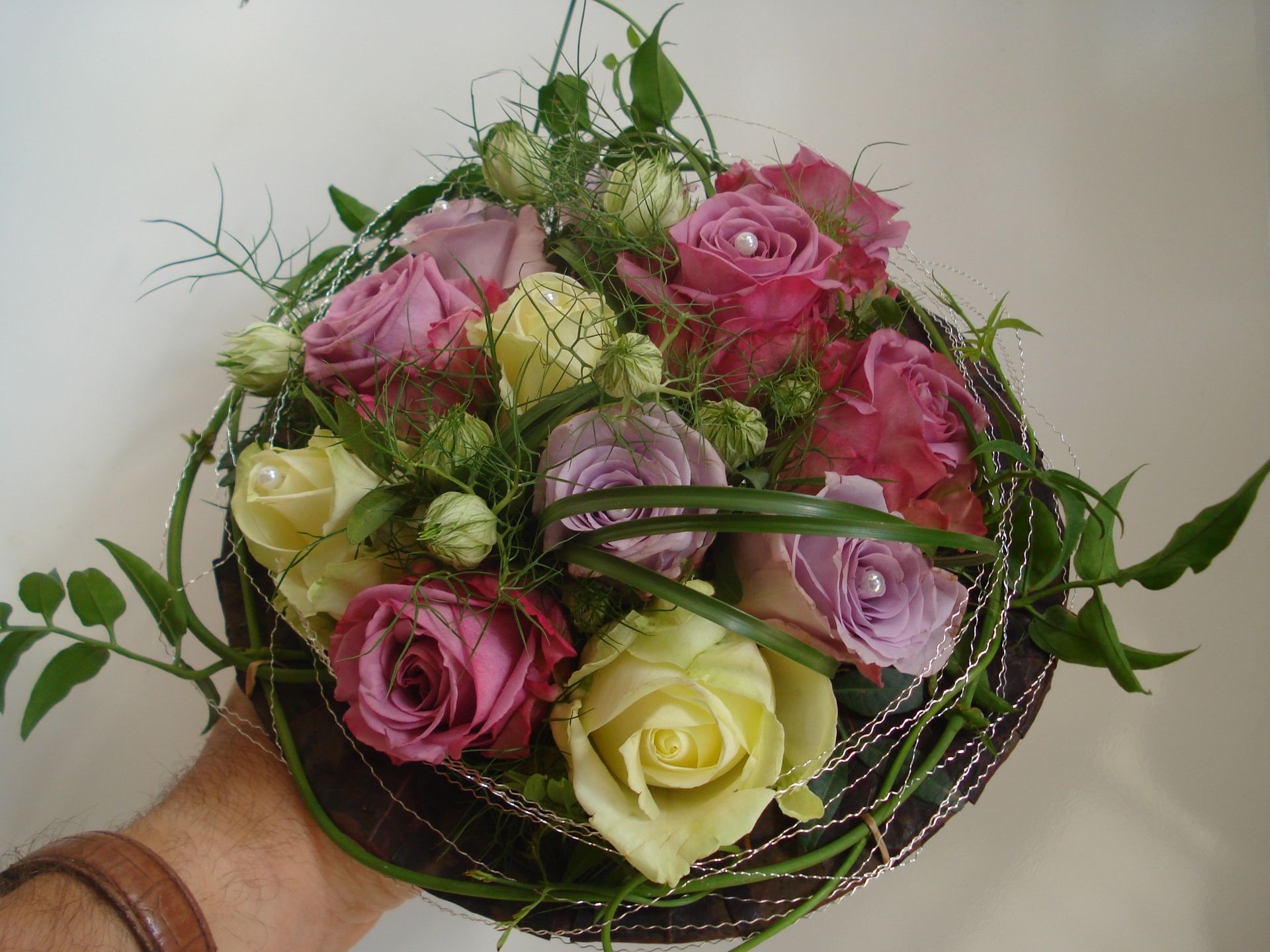 Bouquet de mariée très végétal avec fleurs sobres