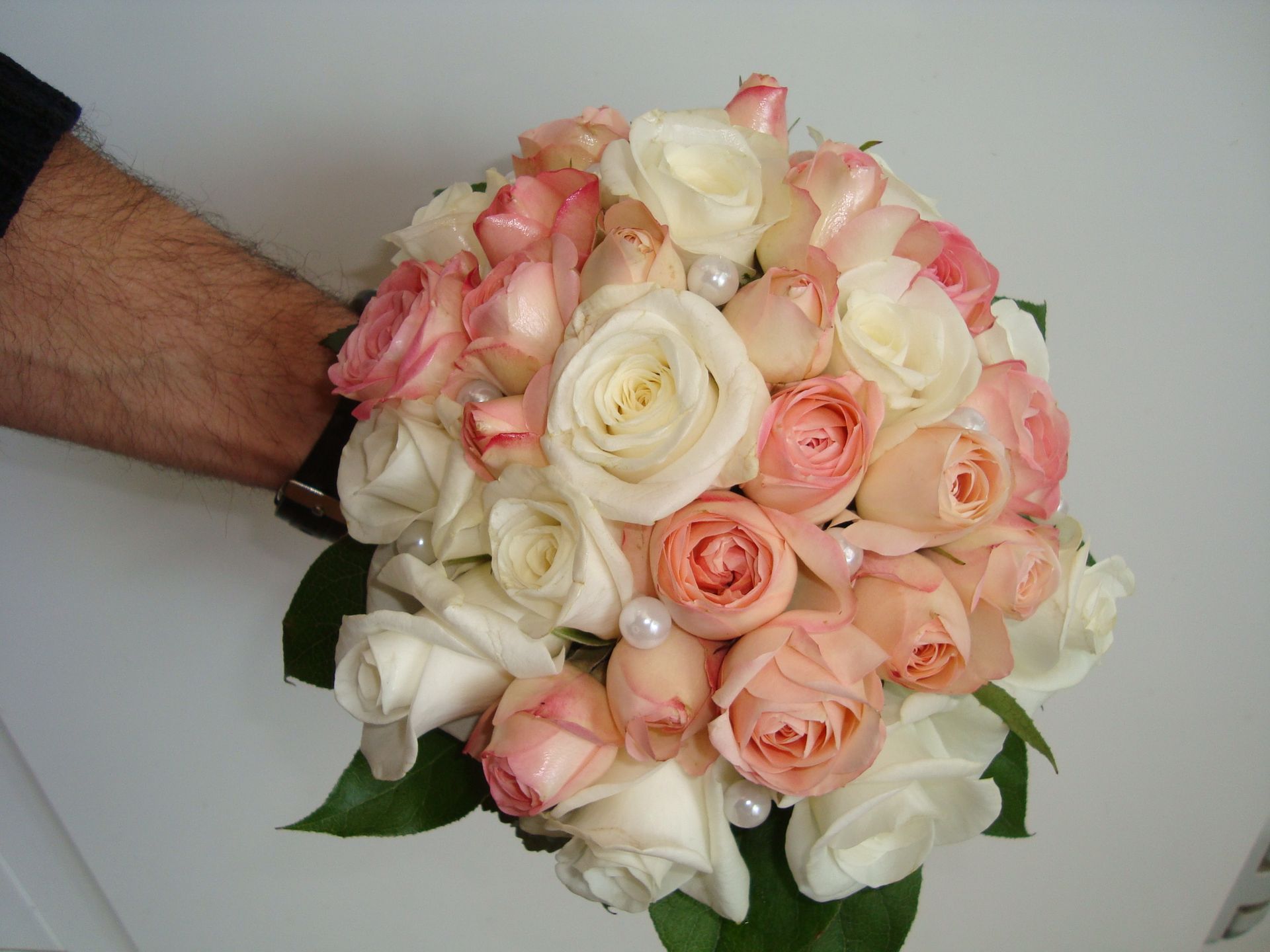 Bouquet de roses de mariée sobre et élégant