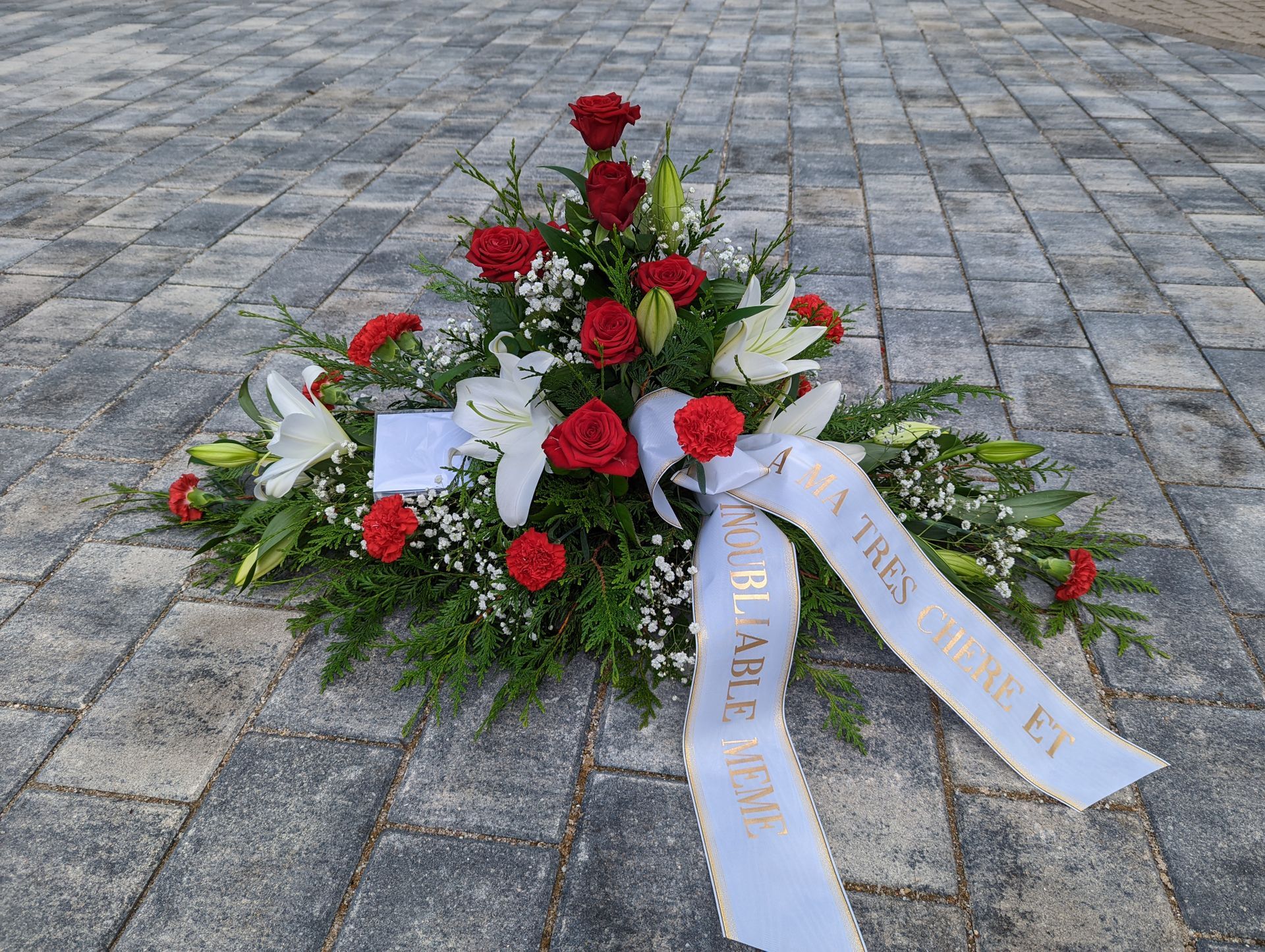 Composition florale pour deuil : à notre très chère