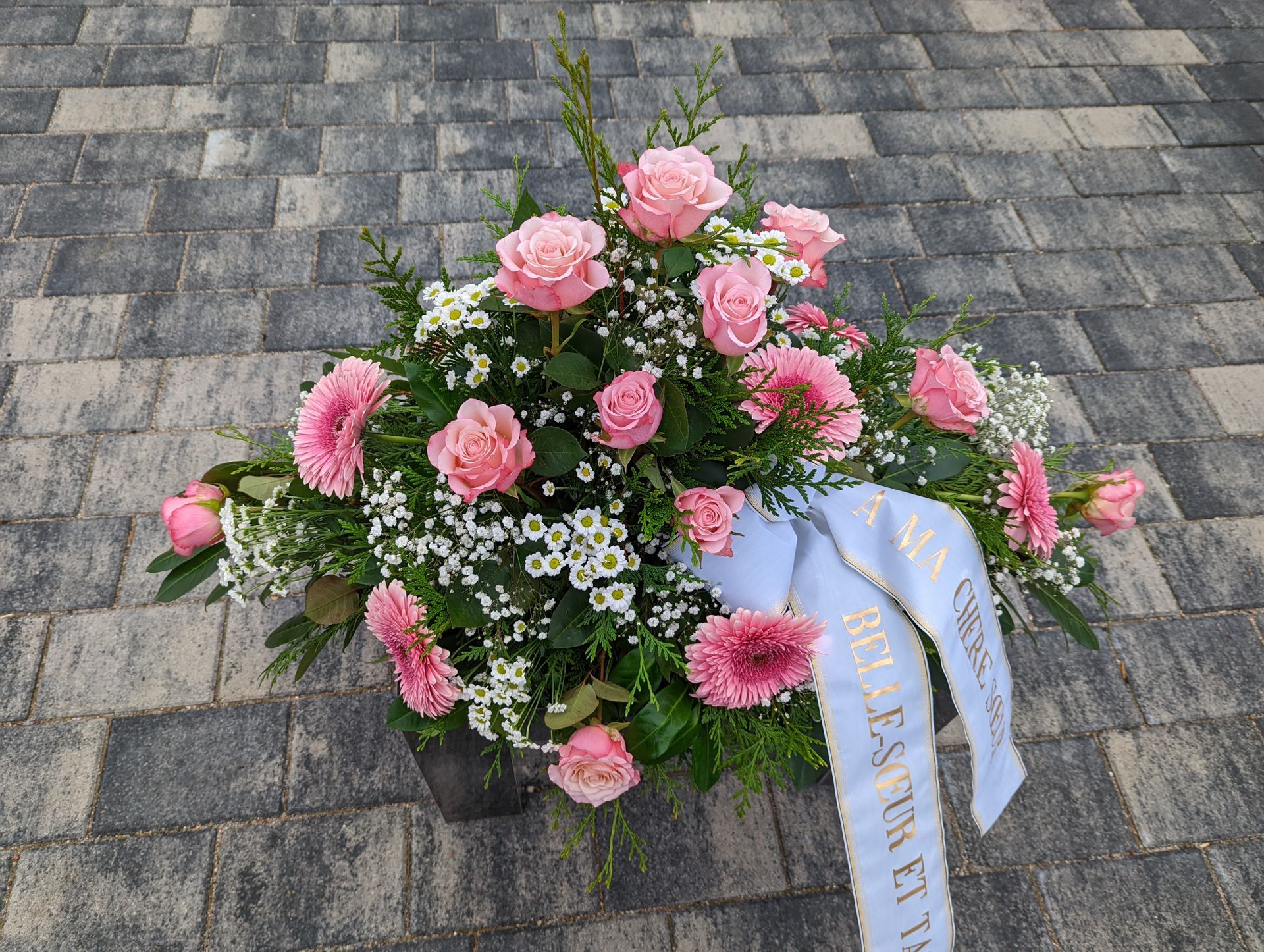 Composition florale pour deuil, à notre ma chère